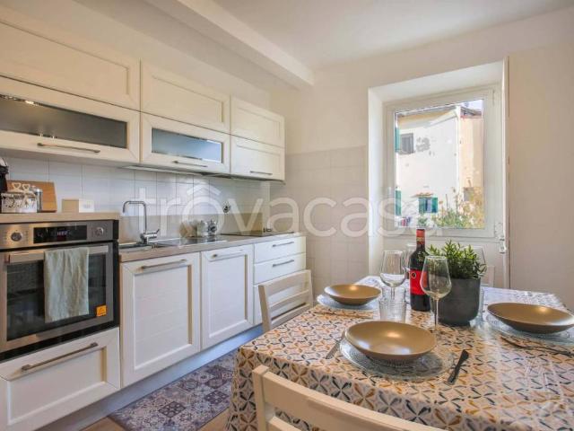 Affittasi bilocale a Firenze via San Zanobi, San Marco SS Annunziata