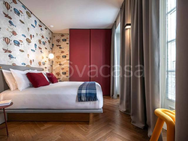 Affittasi bilocale a Milano via Alessandro Manzoni, Scala Manzoni