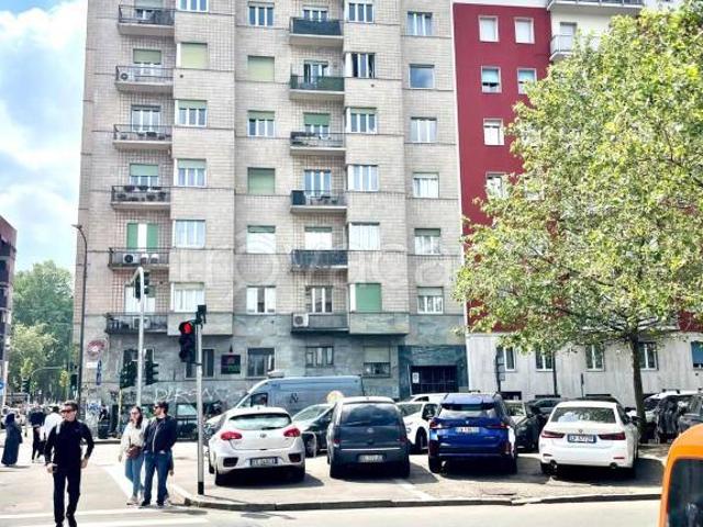 Affittasi bilocale a Milano viale Papiniano, 38, Solari