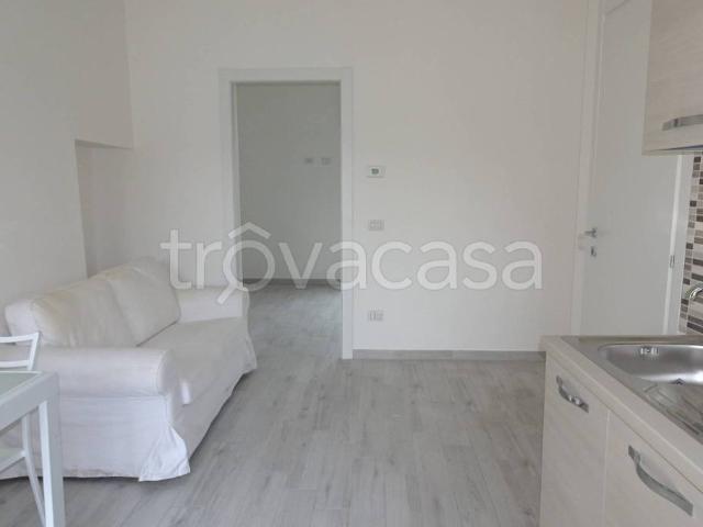 Affittasi bilocale a Rho via e. Odescalchi, 6