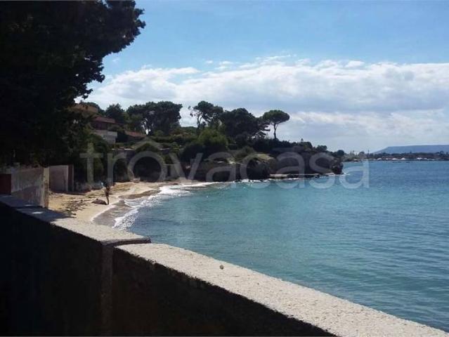Affittasi bilocale a Siracusa via Faro Massolivieri, Isola