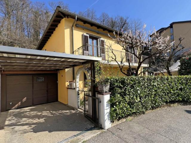 AFFITTASI GRAZIOSA CASA DI 4.5 LOCALI CON PATIO A CADRO
