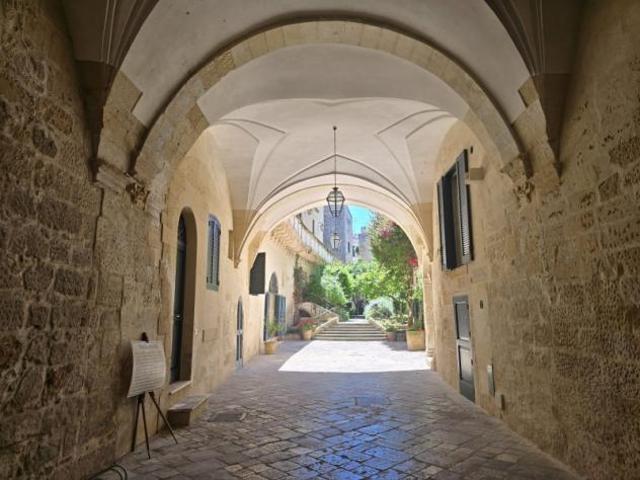 Affittasi elegante appartamento in centro storico