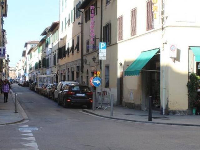 AFFITTASI FONDO VIA GIOBERTI OTTIMA POSIZIONE
