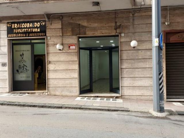 AFFITTASI LOCALE COMMERCIALE MQ 43 AVELLINO