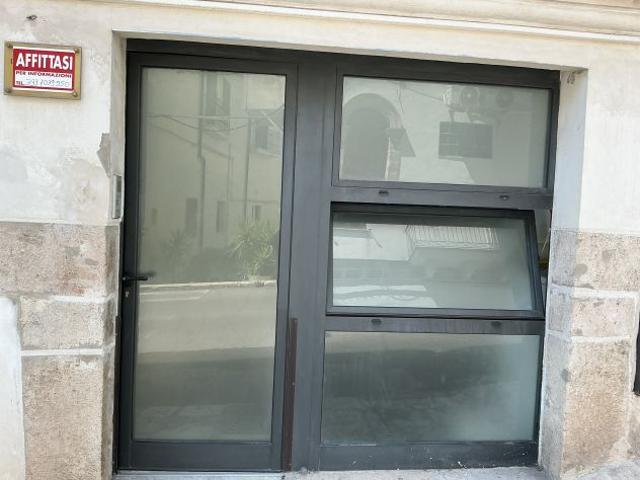 Affittasi locale commerciale,ex studio medico a Laterza,Taranto
