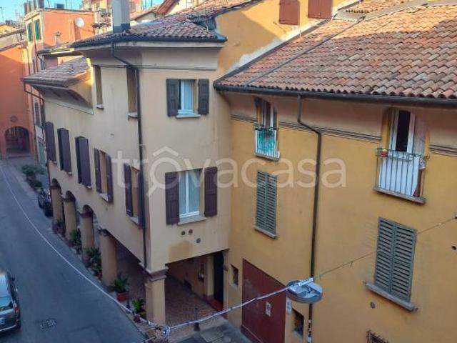 Affittasi monolocale a Bologna, Irnerio