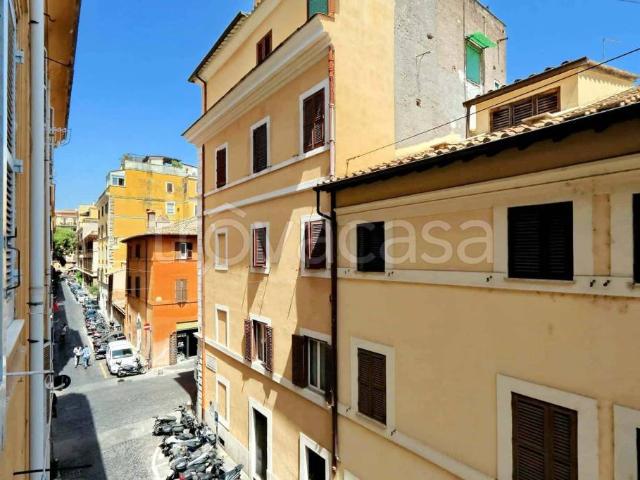 Affittasi monolocale a Roma, Borgo