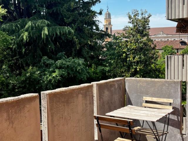 AFFITTASI MONOLOCALE ARREDATO ADIACENTE AL CENTRO STORICO DI VICENZA