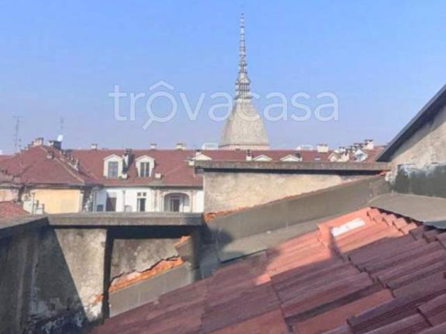 Affittasi mansarda a Torino via Eusebio Bava, 7, Giardini Reali