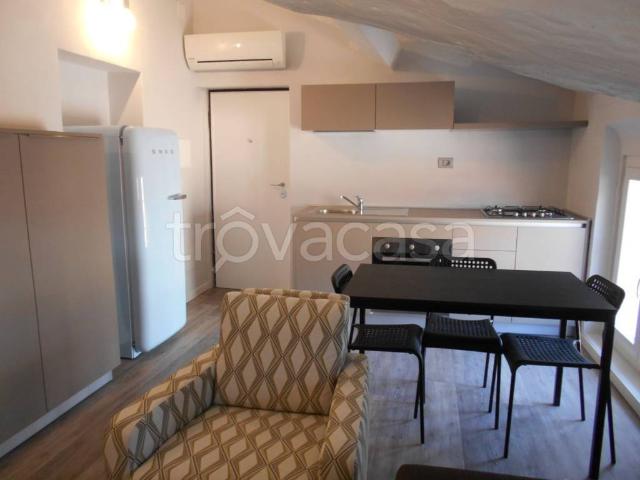 Affittasi mansarda a Parma, Centro Storico
