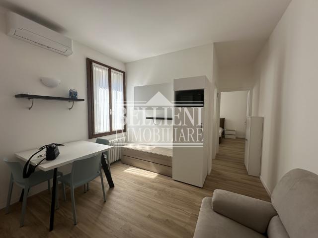 AFFITTASI MINI APPARTAMENTO CON TERRAZZA ARREDATO IN CENTRO STORICO LIBERO DA SUBITO