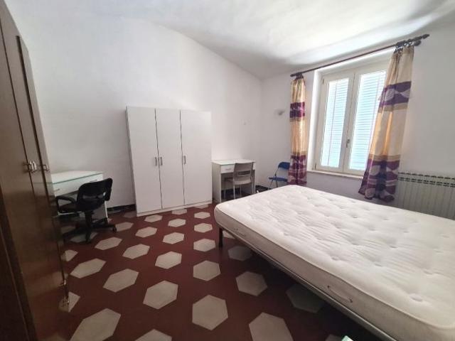 AFFITTASI SINGOLA IN PIENO CENTRO