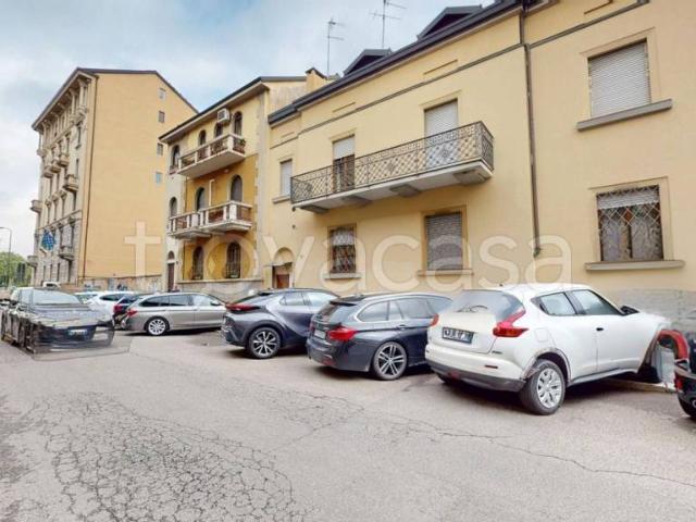 Affittasi stabile/palazzo a Milano via a. Cecchi 7, Washington