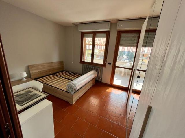 AFFITTASI STANZA CON LETTO MATRIMONIALE E GRANDE BALCONE