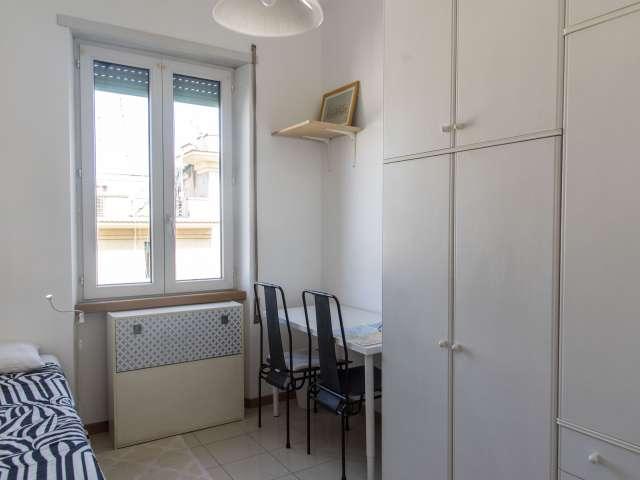 Affittasi stanza in appartamento con 3 camere a Roma, Trieste