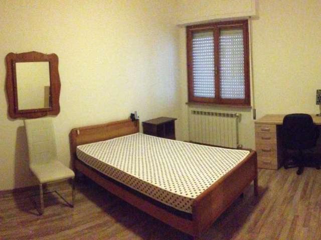 Affittasi stanza in appartamento con 4 camere da letto a Perugia