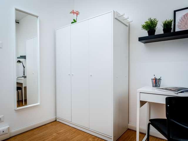 Affittasi stanza in appartamento con 5 camere da letto a Centochiavi, Trento