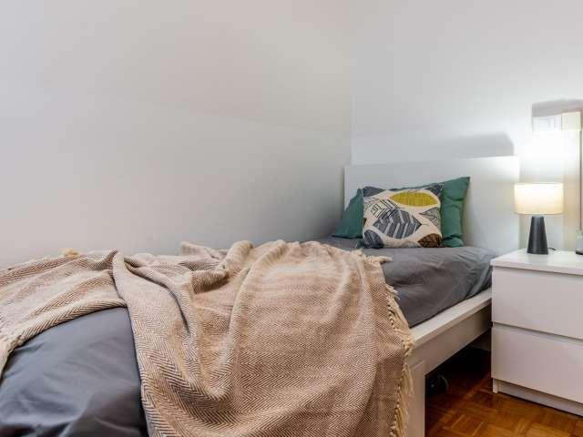 Affittasi stanza in appartamento con 5 camere da letto a Centochiavi, Trento