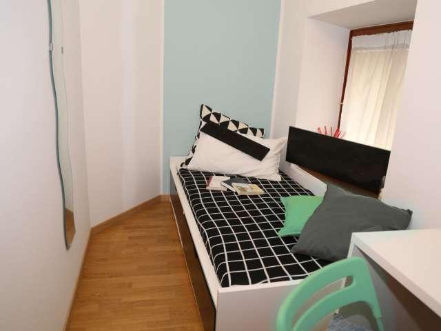 Affittasi stanza in appartamento con 6 camere a Trento