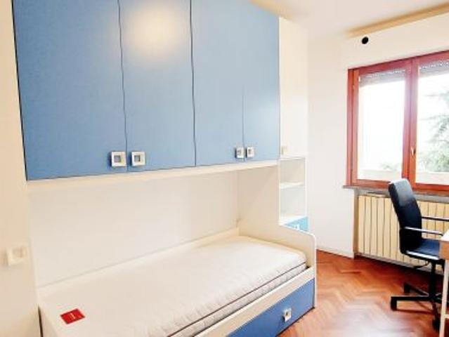 AFFITTASI STANZA RISTRUTTURATA GIA' LIBERA VIA MONTEBELLO