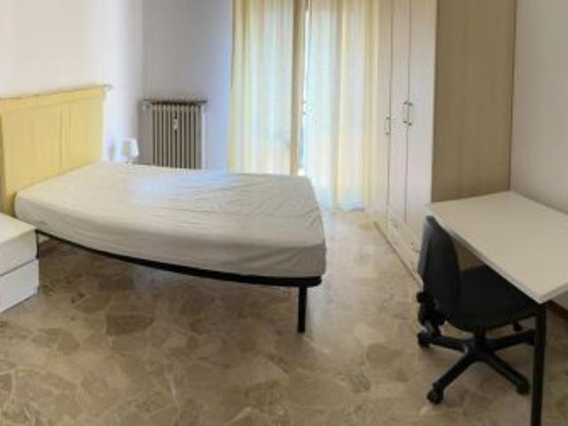 AFFITTASI STANZA ZONA OSPEDALE DAL 1 GIUGNO