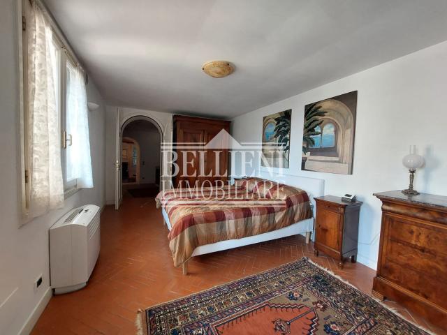 AFFITTASI PRESTIGIOSO APPARTAMENTO IN VILLA LONGARA