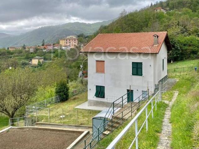 Affittasi quadrilocale a Davagna via Giovanni Bombrini, 17