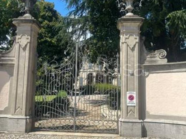 Affittasi trilocale a Carate Brianza via Stanga Busca, 1