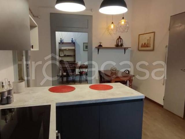 Affittasi trilocale a Bologna via Castiglione, 35, Santo Stefano