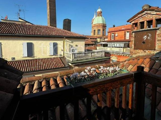 Affittasi trilocale a Bologna via dal Luzzo, Centro Storico