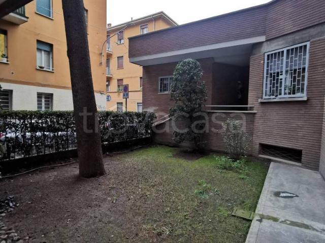 Affittasi trilocale a Bologna via Pier Antonio Rappini, Costa