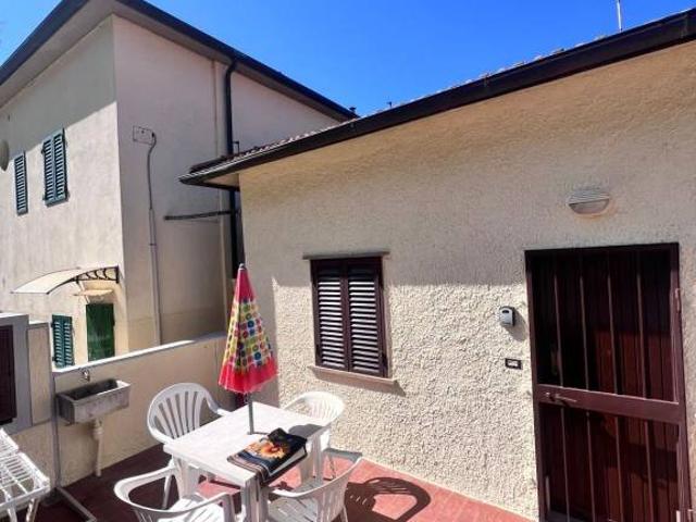 Affittasi trilocale a Follonica viale Italia, 125