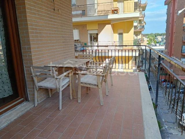 Affittasi trilocale a Ladispoli via Palo Laziale, 53