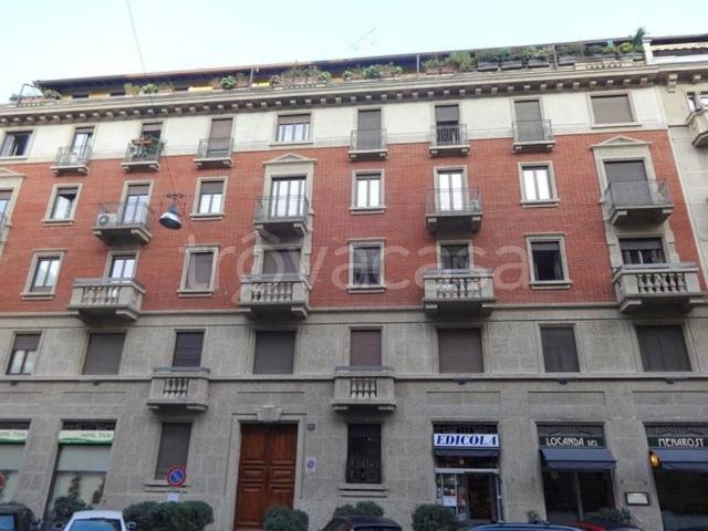 Affittasi trilocale a Milano, Plebisciti Susa
