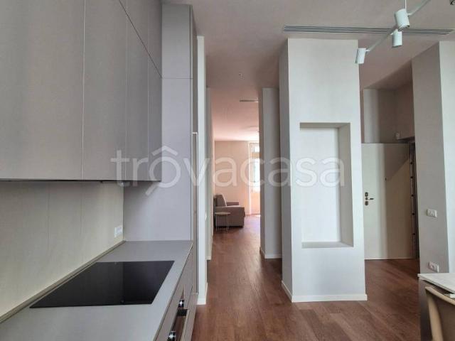Affittasi trilocale a Milano via Adelaide Ristori, Indipendenza