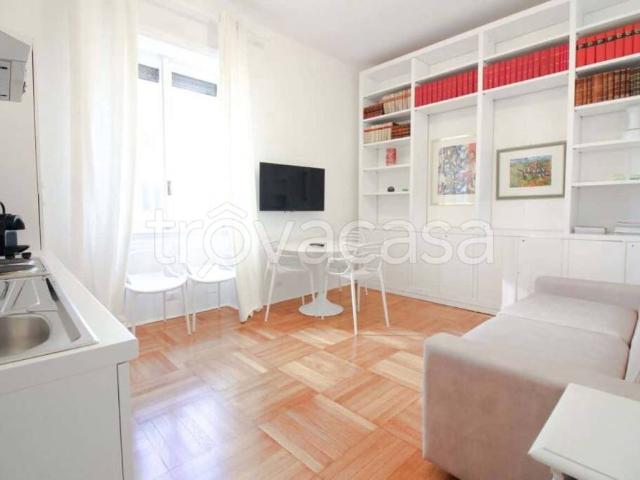 Affittasi trilocale a Milano via Carlo Giuseppe Merlo, Borgogna Largo Augusto