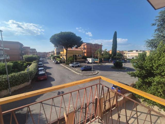 Affittasi trilocale a Roma via Arturo Onofri, 51, Bufalotta