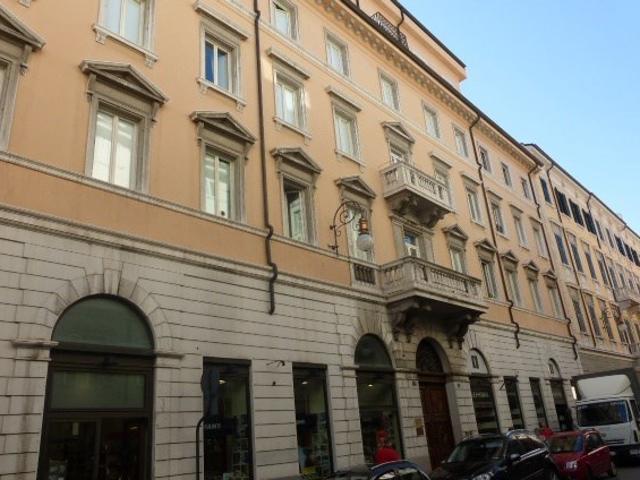 Affittasi trilocale a Trieste via Imbriani, Centro città