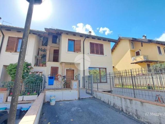 Affittasi villa a schiera a Frosinone via Tommaso Landolfi, 214