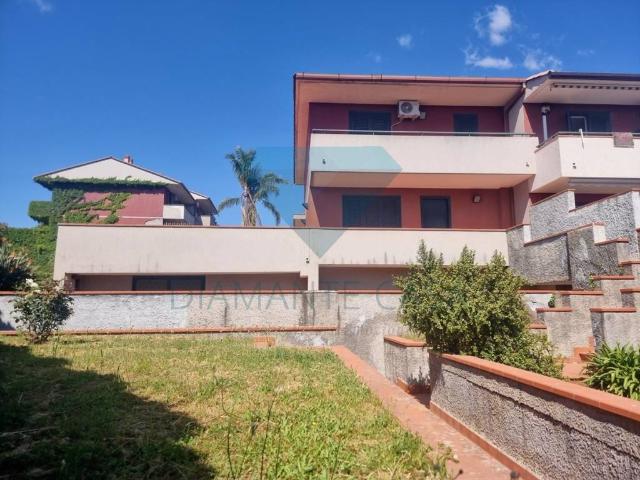 Affittasi villa a schiera ad Aci Catena via Giacomo Leopardi, 2