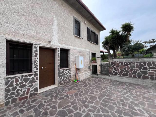 Affittasi Villa, Appartamento in villa Annunci Roma, Frazione Ostia Antica Rif.627494