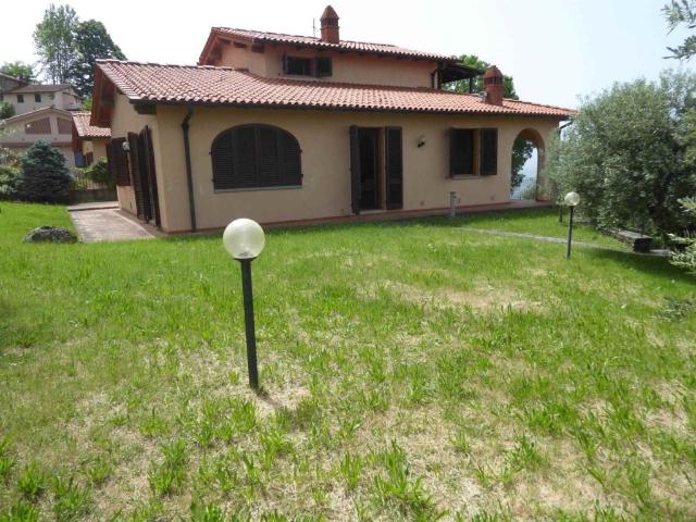 Affittasi villa bifamiliare a Reggello