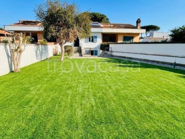 Affittasi villa bifamiliare a Roma via Egna, 30, Infernetto