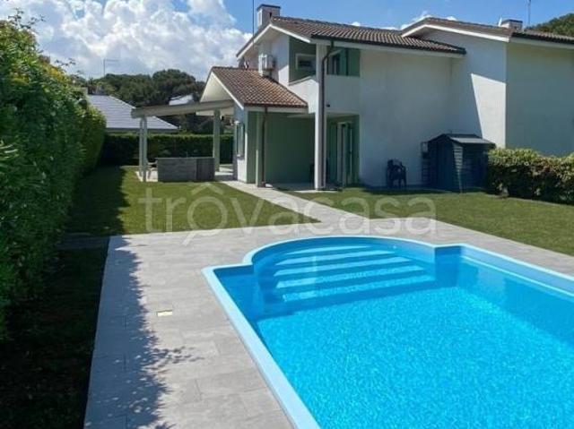 Affittasi villa bifamiliare a Rosolina via del Ciliegio, Isola Albarella