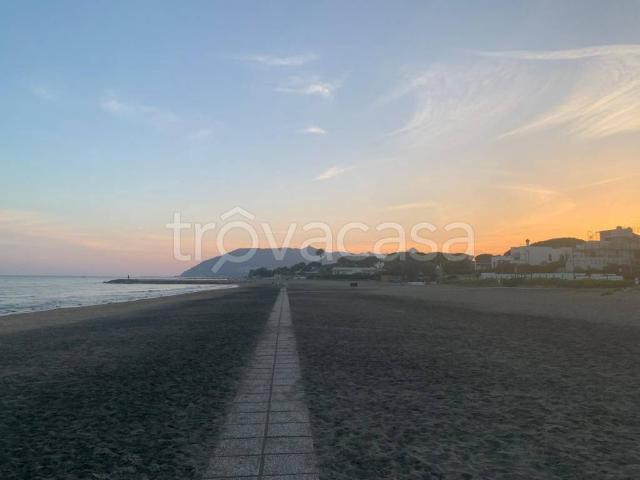 Affittasi villa bifamiliare a San Felice Circeo via Terracina
