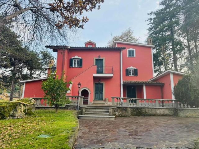 Affittasi Villa, Esclusiva Proprietà in Vendita a Marino a via Spinabella Annunci Marino Roma Rif.645977
