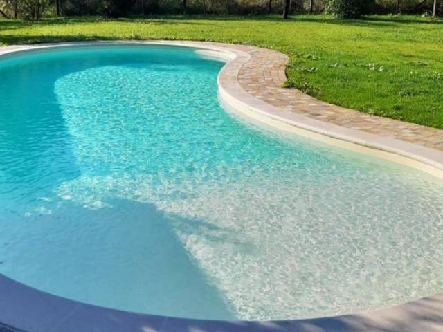 Affittasi Villa, ESCLUSIVA VILLA CON PISCINA IN AFFITTO ESTIVO Annunci Fiumicino, Frazione Fregene Rif.643707