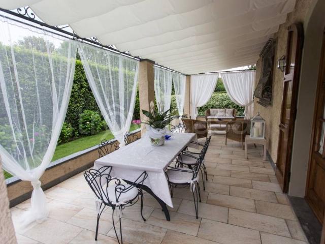 Affittasi villa singola a Forte dei Marmi via g. Amendola, 79