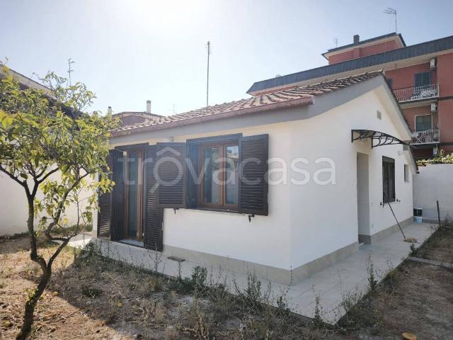 Affittasi villa singola a Roma via Brembilla, Dragona